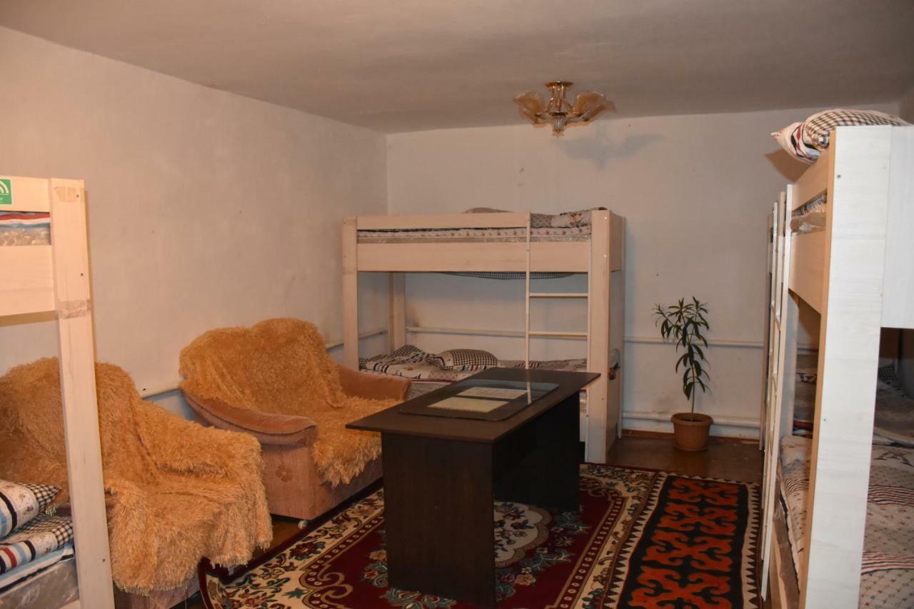 Happy Hostel In Kochkor Екстериор снимка
